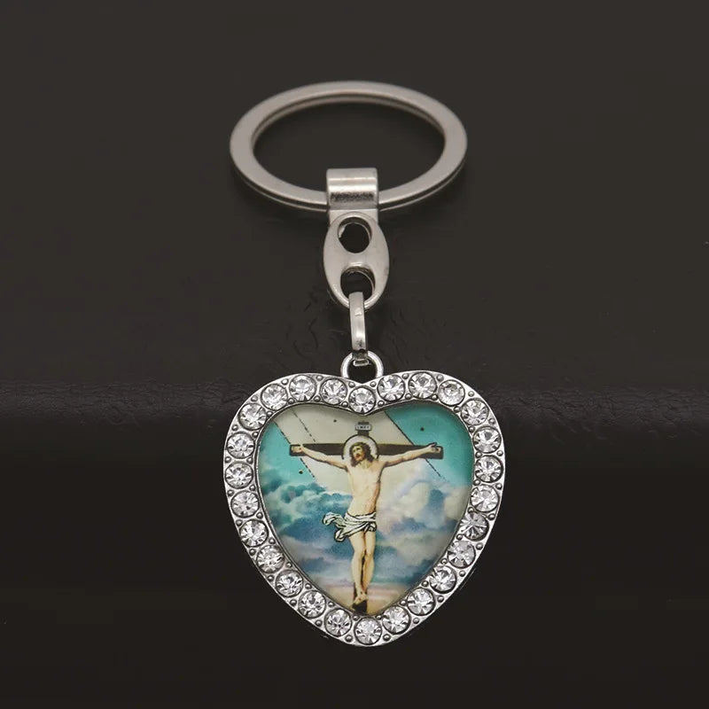 Llavero de Jesucristo con forma de corazón de cristal adornado con piedras preciosas [3 modelos]